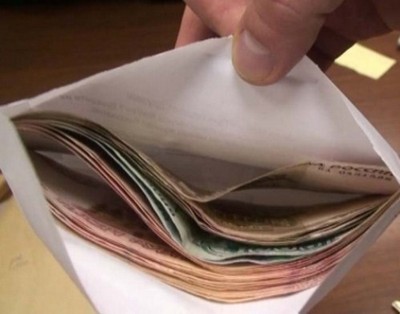 Суд продлил арест чиновницы Росреестра, подозреваемой в получении крупной взятки