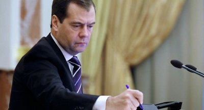 Медведев: безответственных подрядчиков нужно банкротить