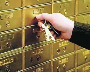 В России действуют около тысячи банков. Большинство принимают вклады от населения. Какой же банк наиболее подходит, что бы хранить в нём сбережения и копить деньги?